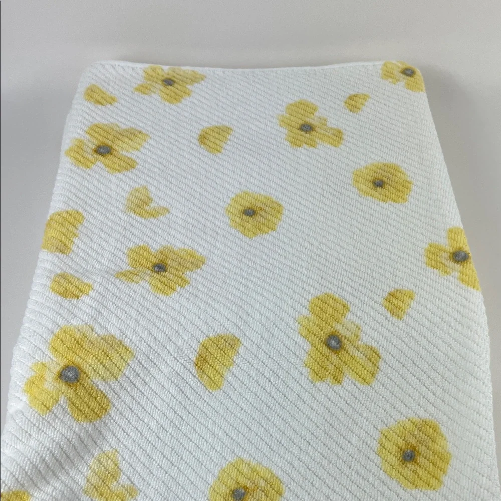 Deborah Connolly Bath Towels Yellow White Floral Soft 100% Cotton Set of 2 NEW
